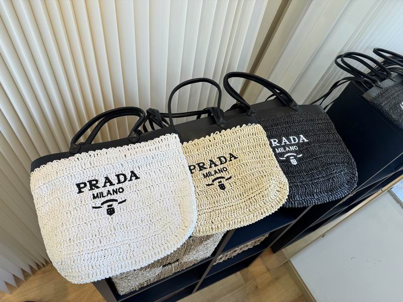 Prada beach bag dx15